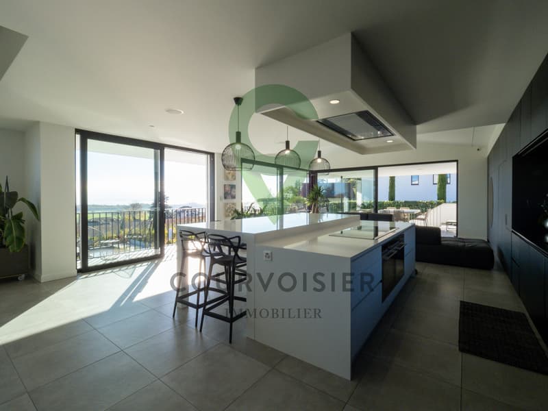 An exclusive refuge combining refined design and lakeside perspective (5)