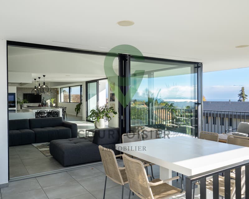 An exclusive refuge combining refined design and lakeside perspective (1)