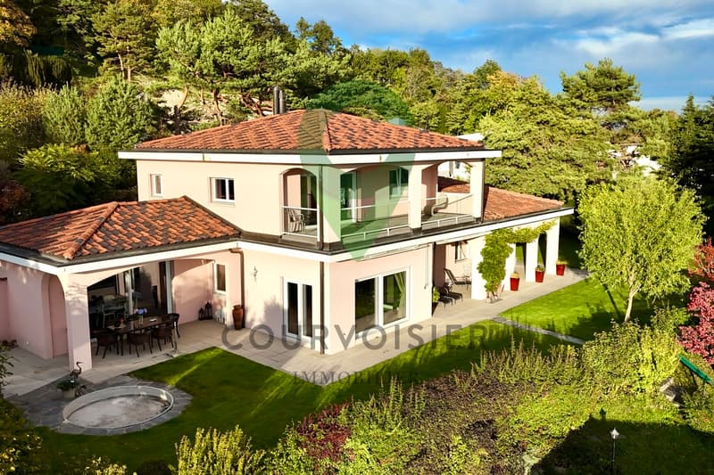 Magnificent house with breathtaking view and authentic character (2)