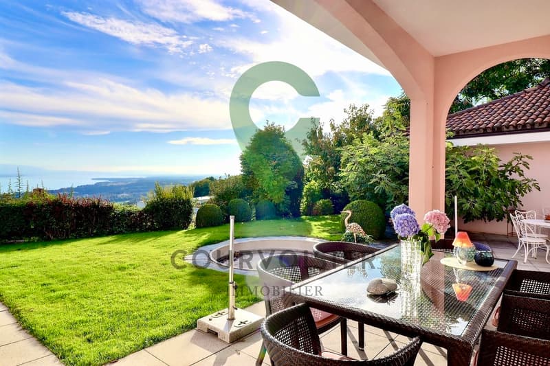 Magnificent house with breathtaking view and authentic character (1)