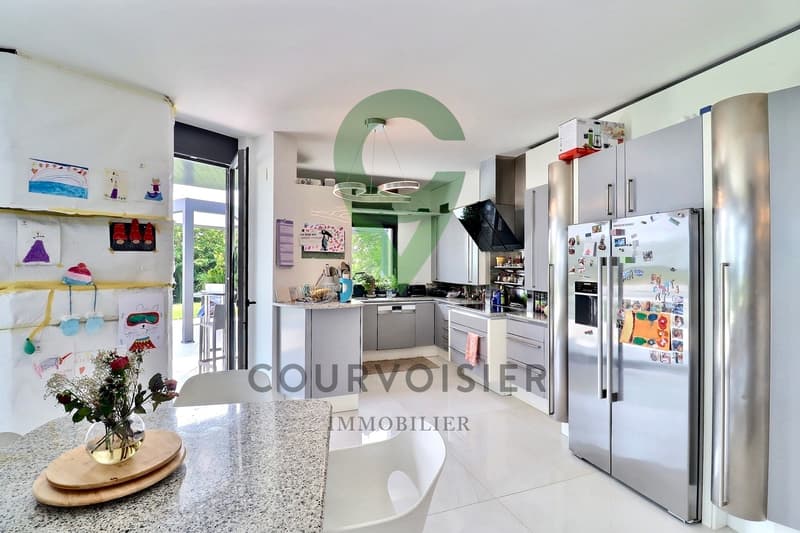 Exceptional property with panoramic views and 2 pools (7)