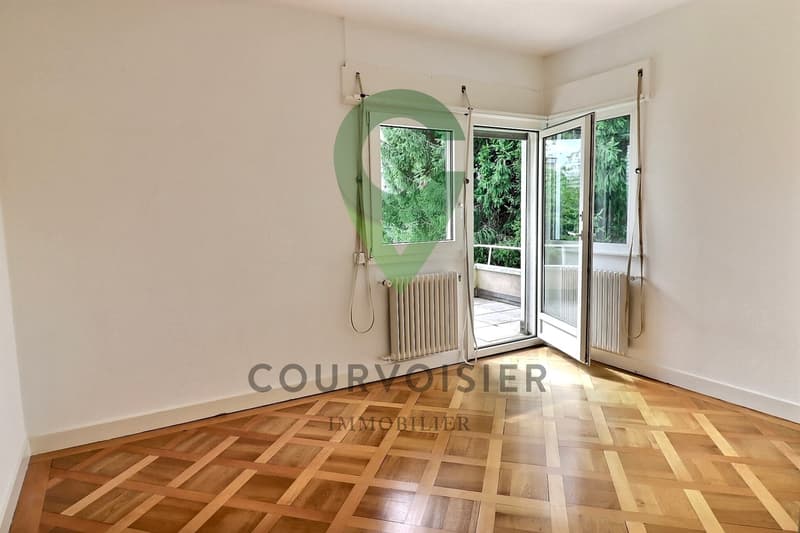 Character house with 2 apartments in the heart of Rolle (10)