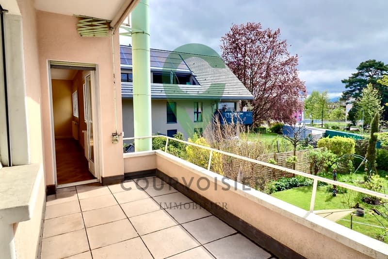 Character house with 2 apartments in the heart of Rolle (11)