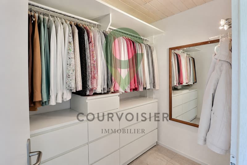 Spacious attic with 3.5 rooms and lovely unobstructed view of the lake (8)