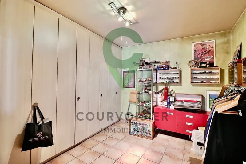 Maison de caractère avec dépendances et fort potentiel (7)