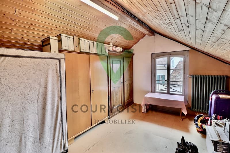 Haus mit großem Potenzial und authentischem Charme im Herzen von Gilly (12)