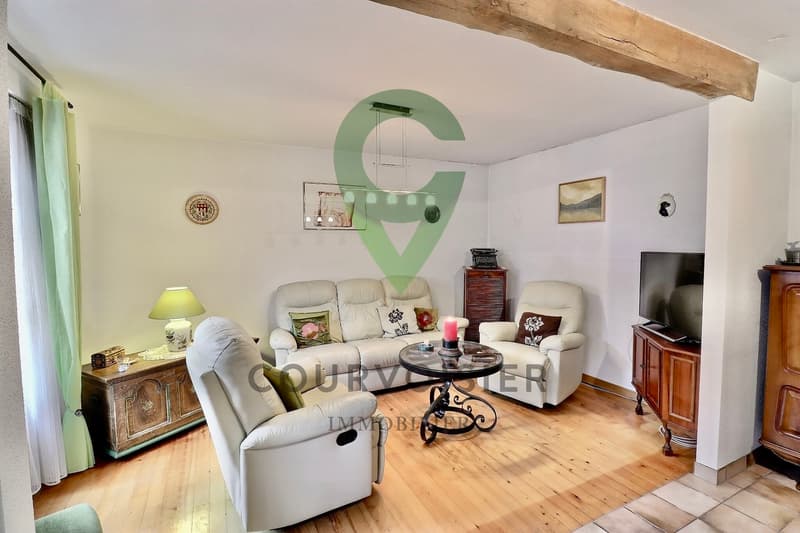 Haus mit großem Potenzial und authentischem Charme im Herzen von Gilly (4)