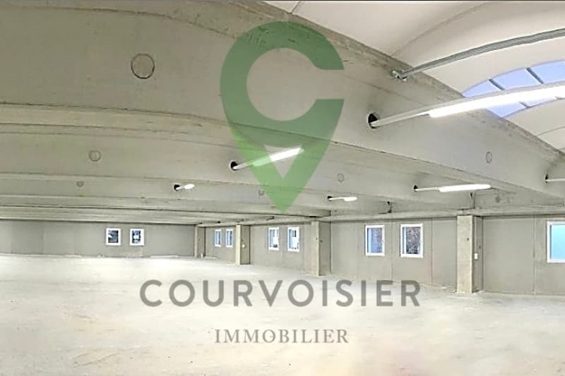 EXCLUSIVITY - Premium industrial hall of approx. 880 m² with offices and parking spaces for rent (5)