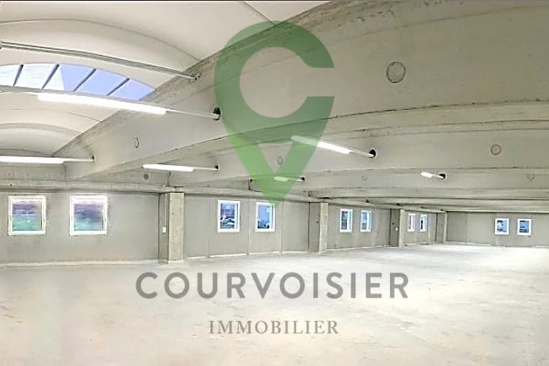 EXCLUSIVITY - Premium industrial hall of approx. 880 m² with offices and parking spaces for rent (4)