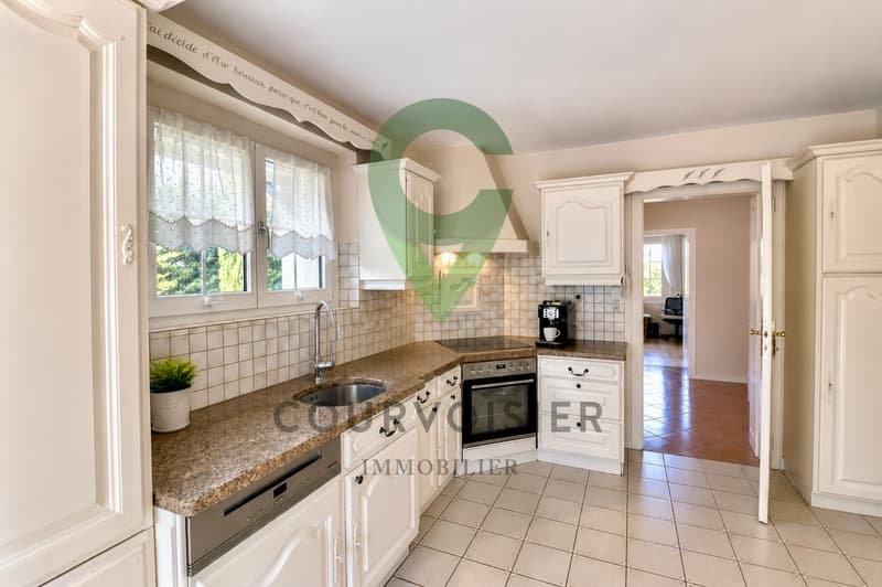 Elegant house in the heart of Lavigny (3)