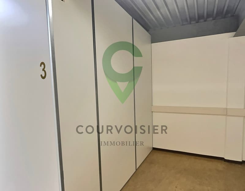 Surface mixte location de boxes de stockage et de bureau (7)