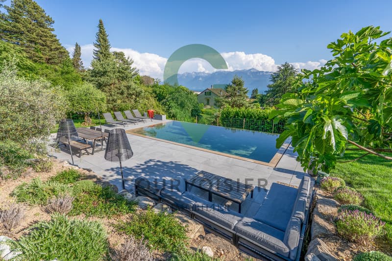Superbe villa contemporaine avec vue panoramique et piscine miroir (5)