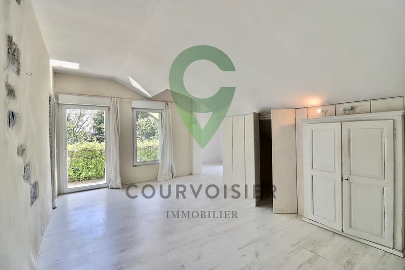 Character property with 2 apartments and great potential for renovation (7)