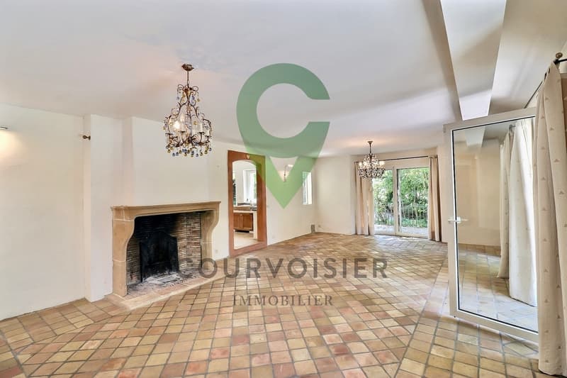 Character property with 2 apartments and great potential for renovation (3)