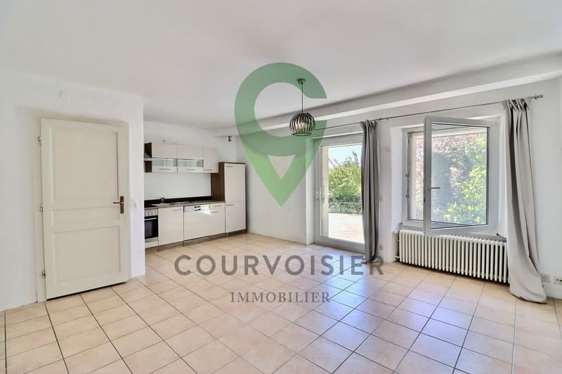 Character property with 2 apartments and great potential for renovation (10)