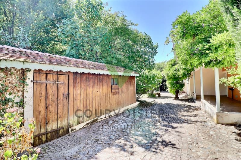 Character property with 2 apartments and great potential for renovation (12)