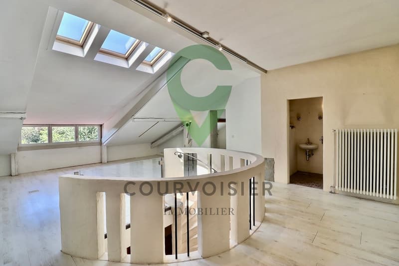 Character property with 2 apartments and great potential for renovation (9)