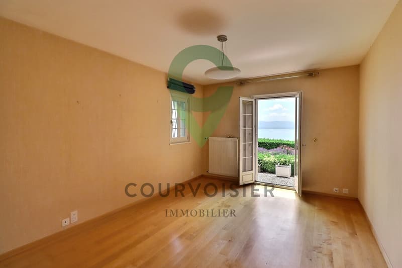 APPARTEMENT A RENOVER DANS PETITE PPE, VUE IMPRENABLE LAC ET ALPES (10)