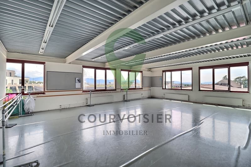 Espace lumineux, modulable et parfait pour un espace de co-working (7)