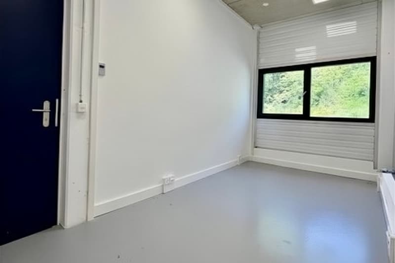 Bureau individuel meublé - Lumineux et calme (1)
