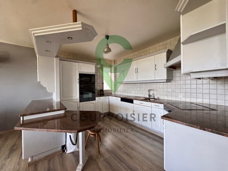 Appartement à rafraîchir avec vue dégagée et piscine de résidence (4)