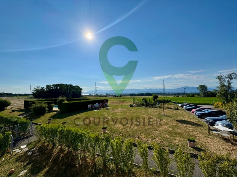 Appartement à rafraîchir avec vue dégagée et piscine de résidence (13)