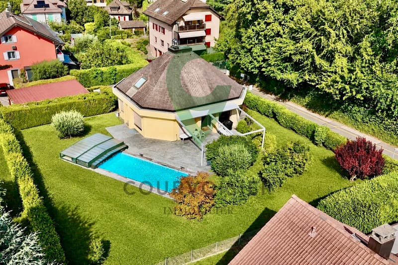 Villa contemporaine avec 2 logements, jardin et piscine à Rolle (1)