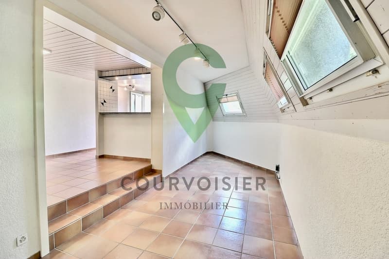 Magnifique villa avec 2 logements, jardin et piscine à Rolle (13)