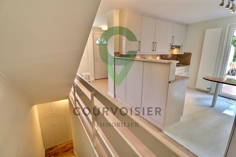 Triplex en pignon rénové avec jardin et piscine (6)
