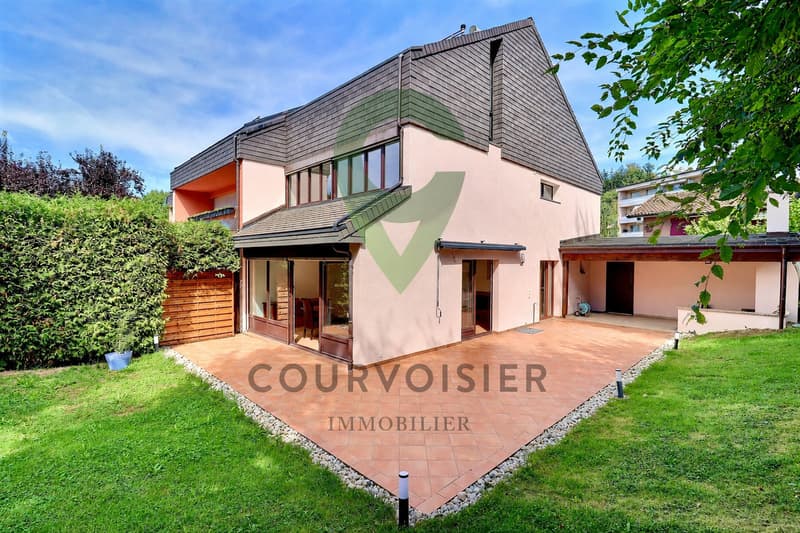 Triplex en pignon rénové avec jardin et piscine (2)