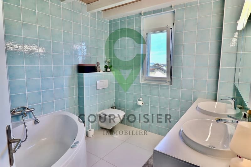 Duplex en attique de caractère avec vue dégagée proche de Nyon. (5)
