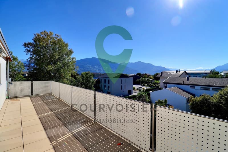 Magnifique attique dans une PPE rénovée avec vue sur les Alpes (8)