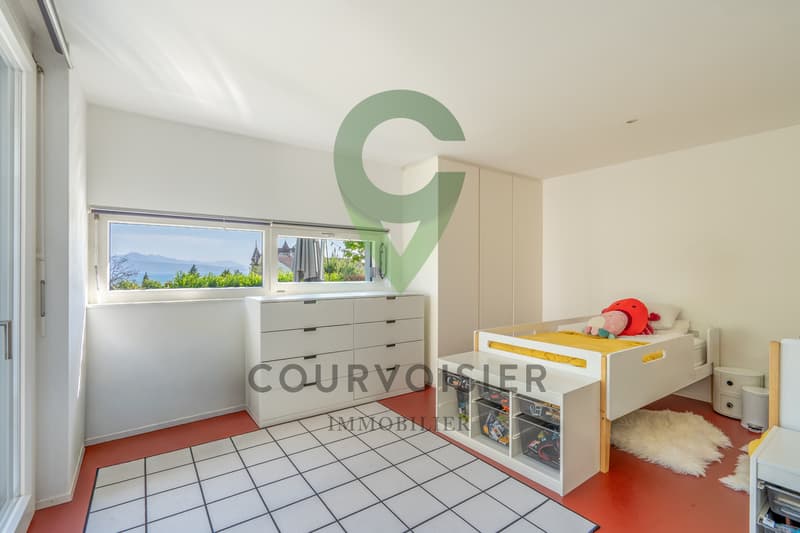 Sublime villa contemporaine avec vue panoramique et piscine miroir (9)