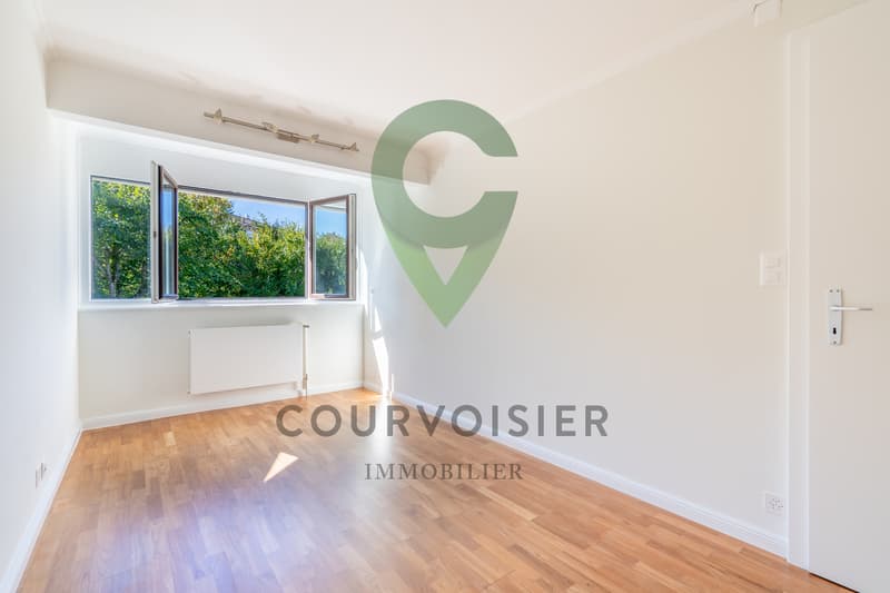 Lumineux triplex en pignon rénové avec jardin et piscine (8)