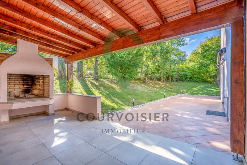 Lumineux triplex en pignon rénové avec jardin et piscine (1)