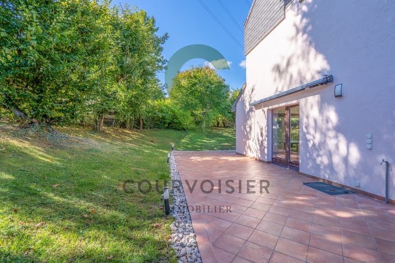 Lumineux triplex en pignon rénové avec jardin et piscine (3)