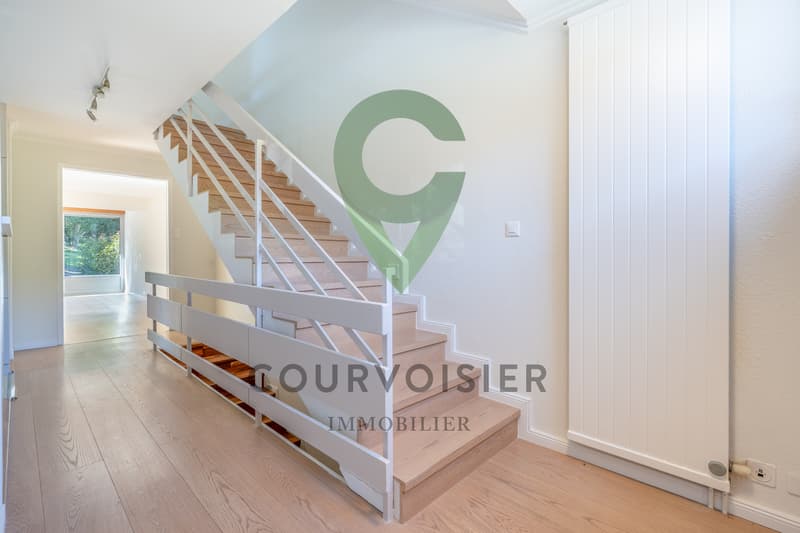 Lumineux triplex en pignon rénové avec jardin et piscine (13)