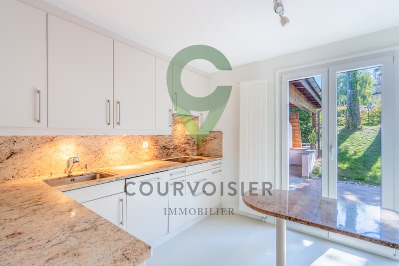 Lumineux triplex en pignon rénové avec jardin et piscine (5)