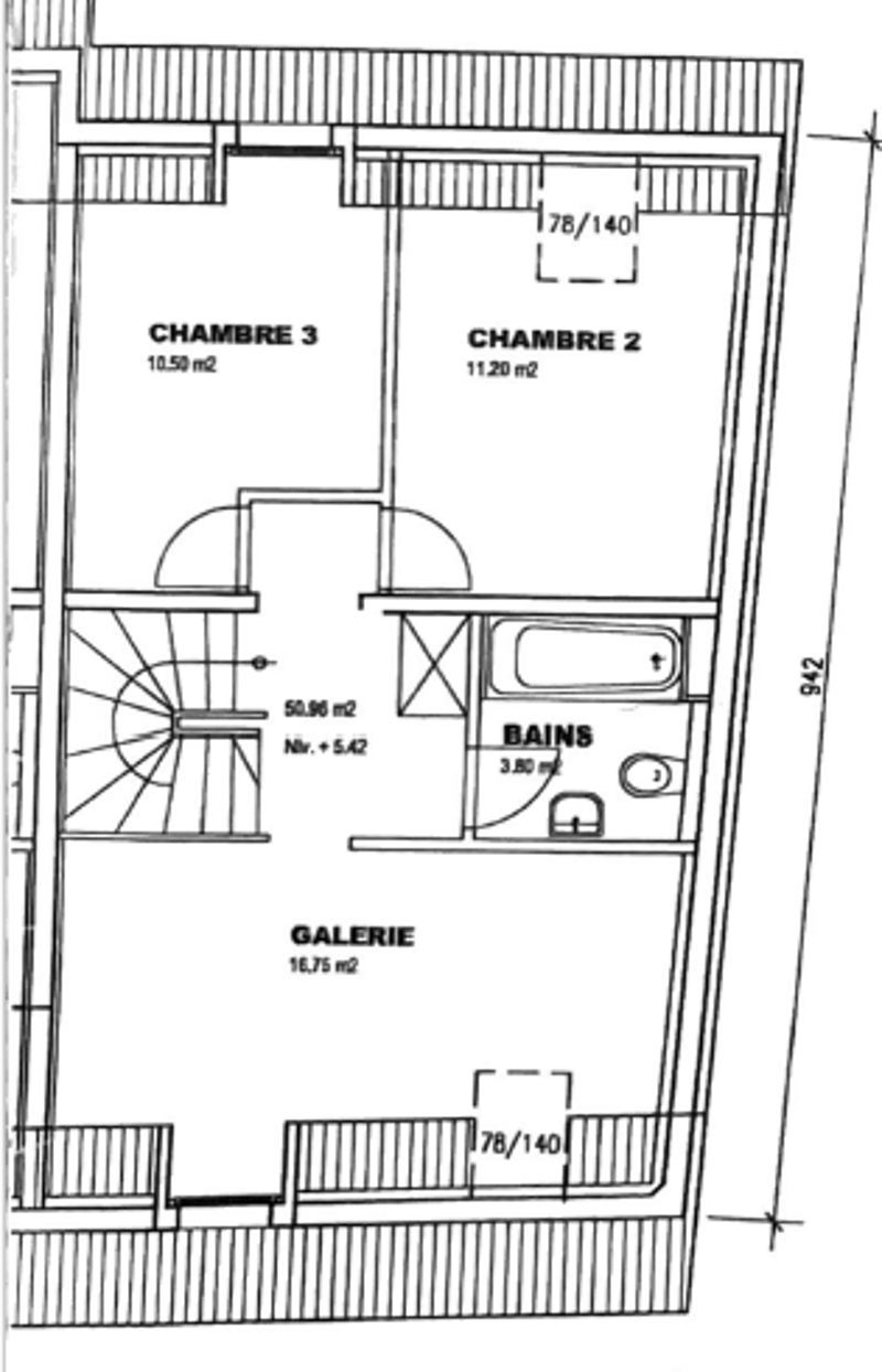 Charming 6-Room Corner House in the Heart of Vich (11)