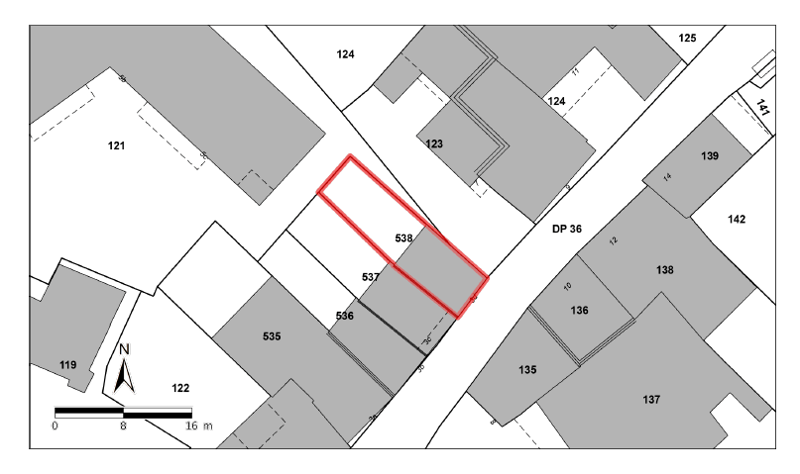 Charming 6-Room Corner House in the Heart of Vich (8)
