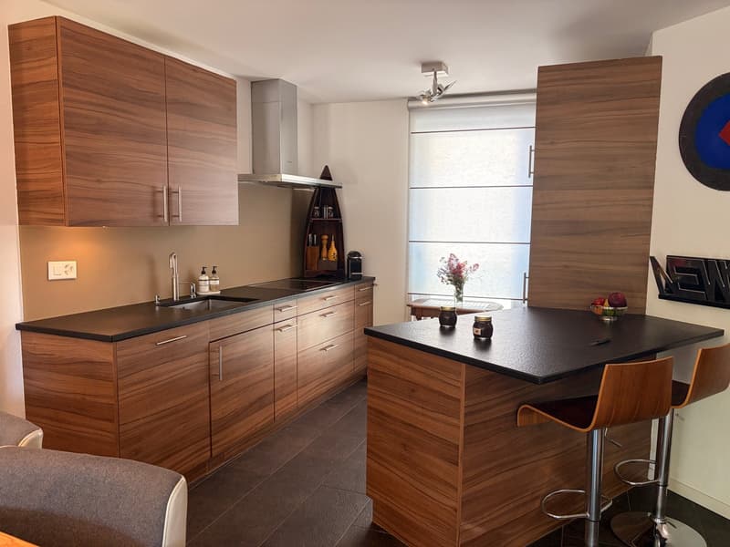 Charming 6-Room Corner House in the Heart of Vich (3)
