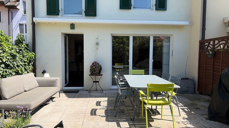 Charming 6-Room Corner House in the Heart of Vich (14)