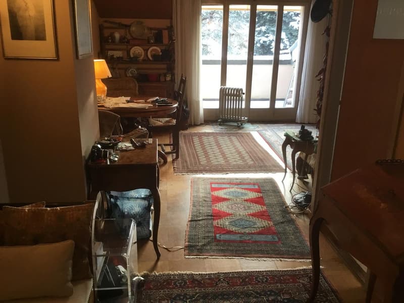 LUTRY - Charmant attique de 2.5 pièces plus combles avec vue et balcon (5)
