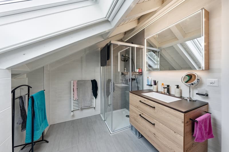 LONAY - Lumineux appartement duplex en attique de 4.5 pièces (11)