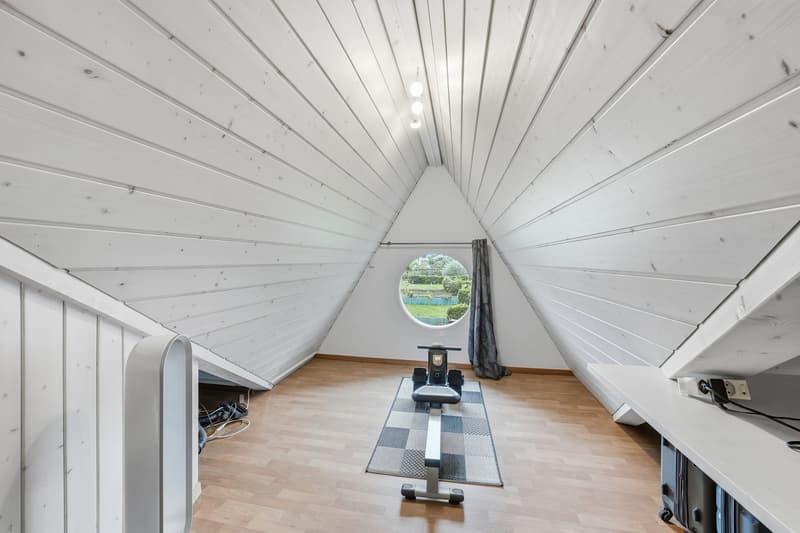 LONAY - Lumineux appartement duplex en attique de 4.5 pièces (12)