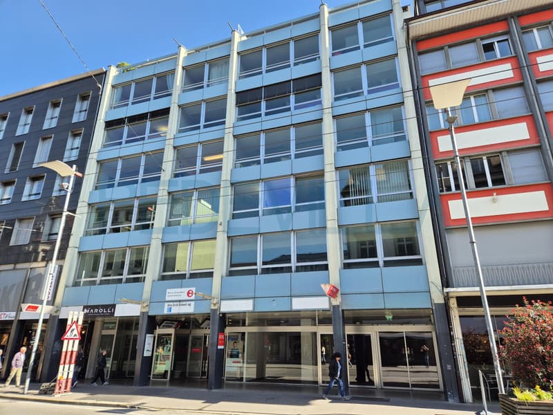 À louer ? Local commercial avec vitrine, emplacement central à Bienne (8)