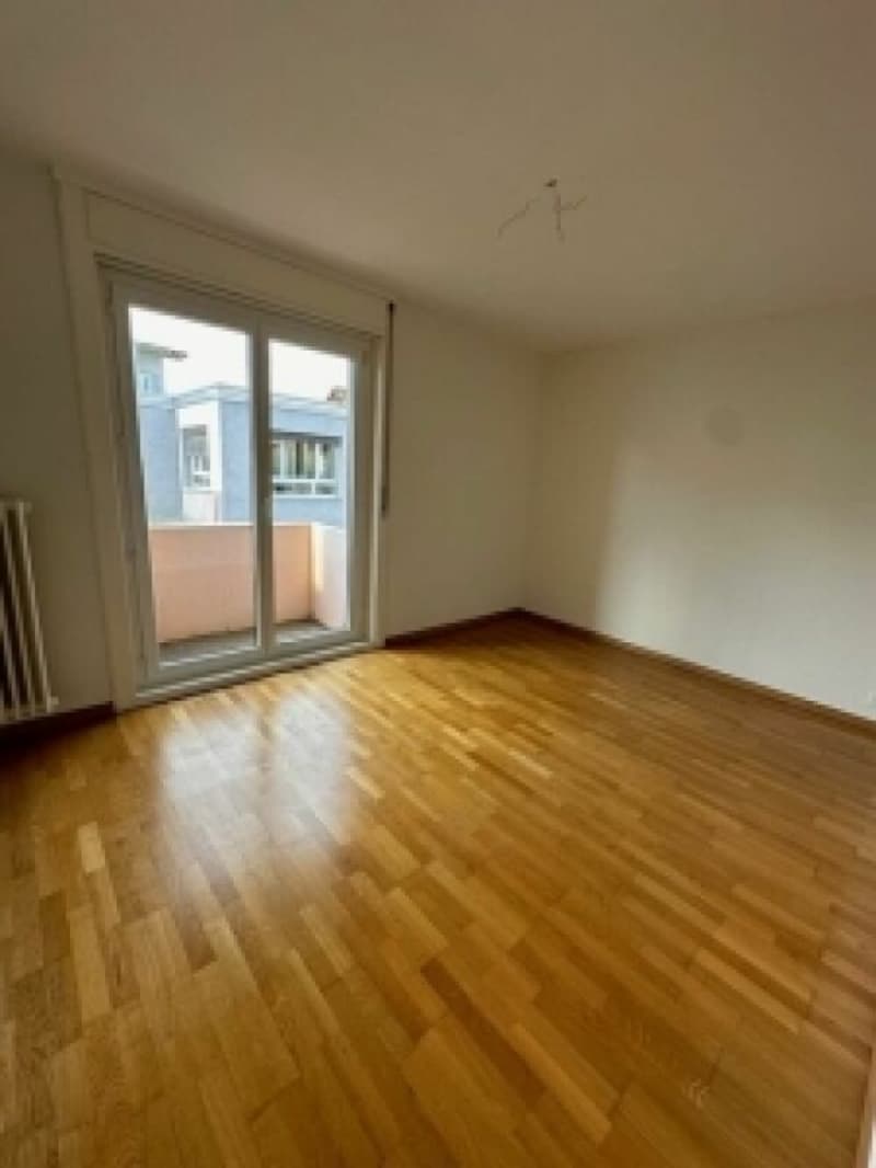 Beautiful bright 4-room apartment with a balcony (3)