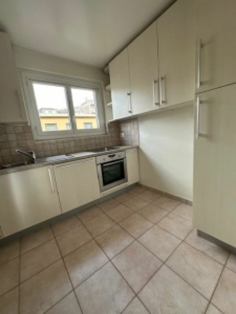 Beautiful bright 4-room apartment with a balcony (2)