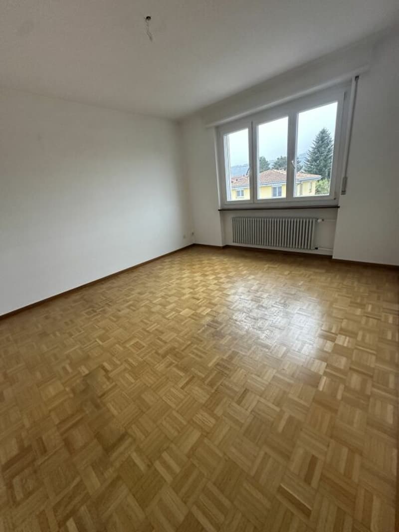 In affitto un bel appartamento di 4,5 locali con balcone, in un quartiere tranquillo (6)