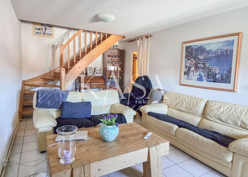 Spacious through duplex - Tenant in place and immediate income (3)
